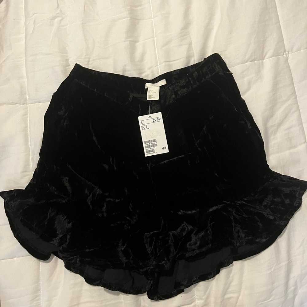 Black velvet ruffle shorts with pockets!